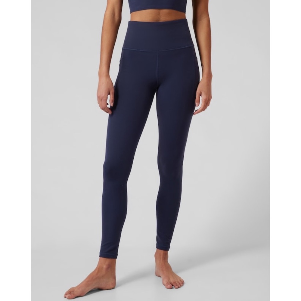 EUC Athleta Salutation Stash Tight. Size M.